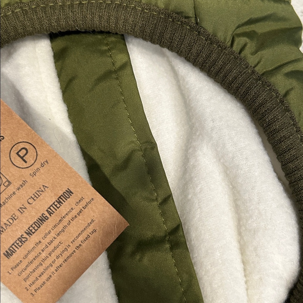 Dogs Puffer Vest with Leash Attachment - Picture 4 of 8